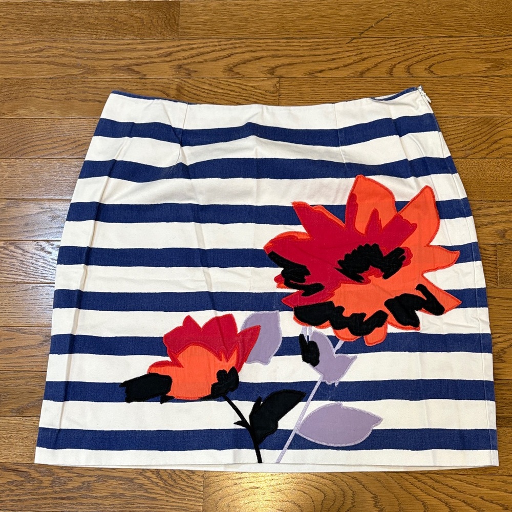 Boden | White & Navy Blue Striped Pencil Skirt Flower Detailing Size 10R